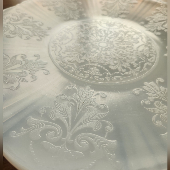 American Sweetheart Opalescent Cake/Serving Plate - Picture 4 of 7